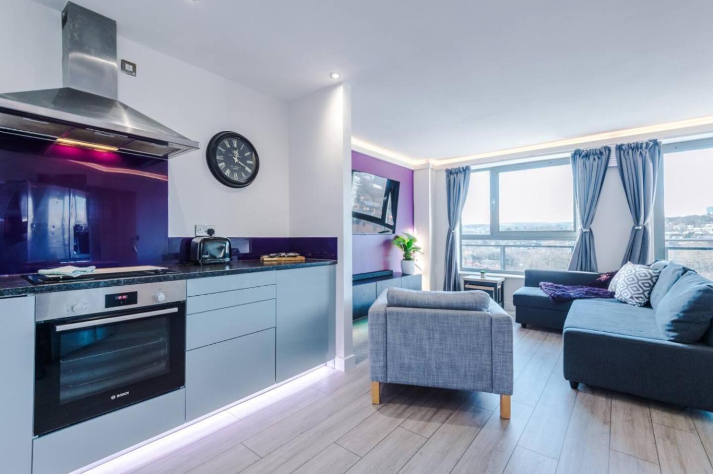 High-spec Penthouse Free Parking Space Appartamento *
