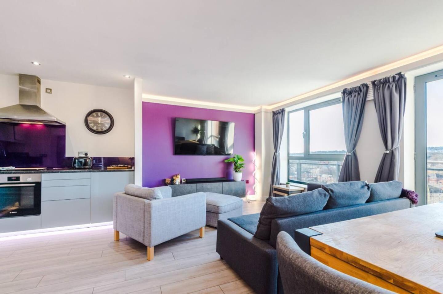 High-spec Penthouse Free Parking Space Appartamento *